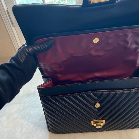 Luxury designer purse. - Picture 13 of 15